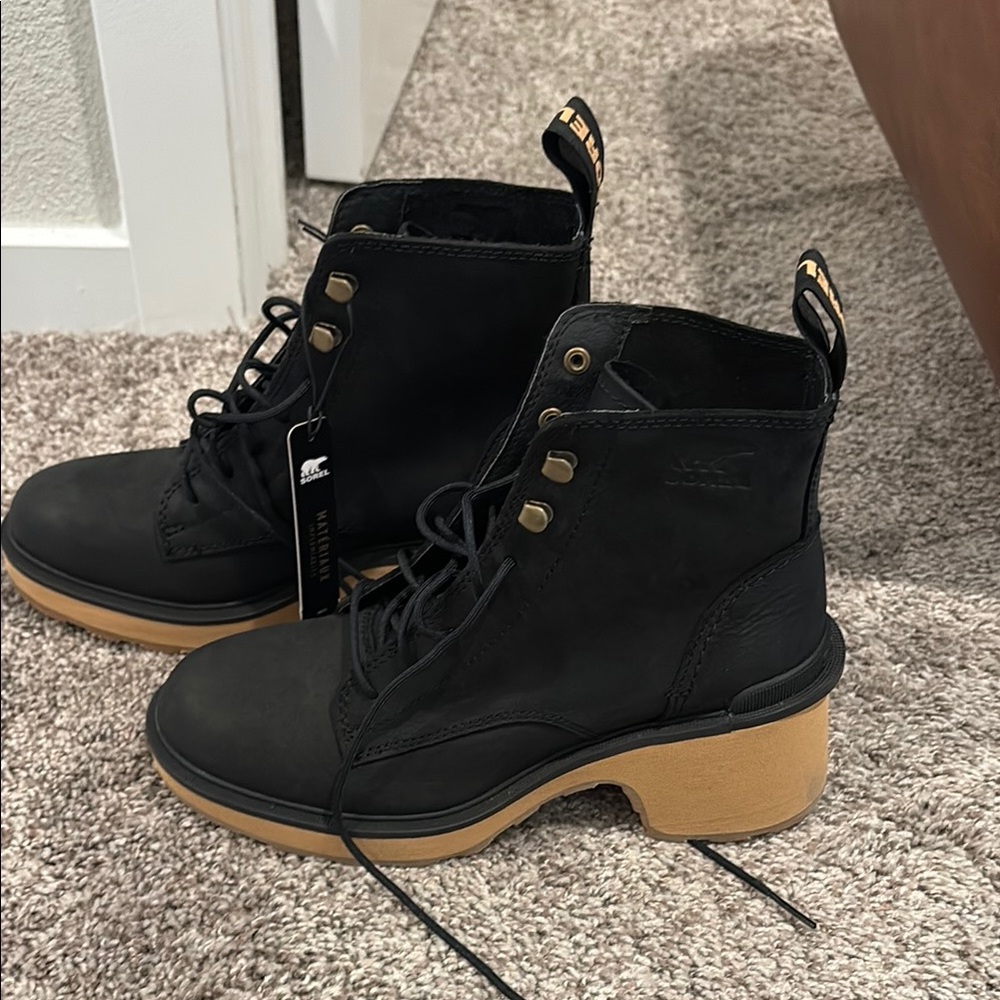 Sorrel high line lace boots